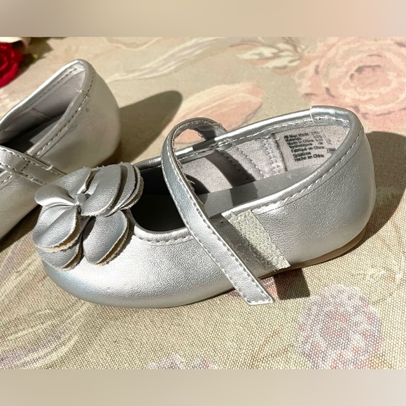 2 pairs girls shoes size 4 - Picture 8 of 9